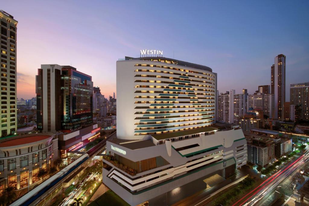 Luxury hotel near Sukhumvit nightlife in Bangkok