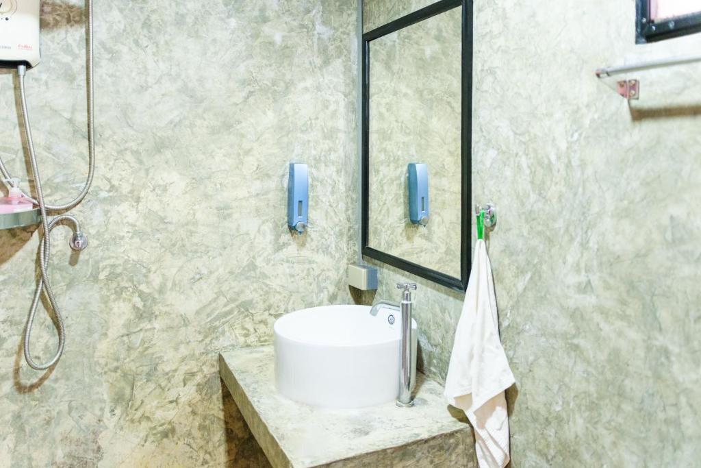 Slumber Party Hostel Chiang Mai social lounge area