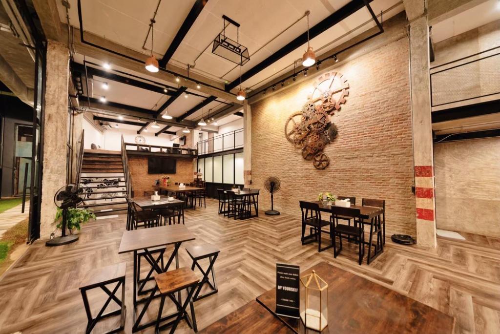 The Entaneer Poshtel Chiang Mai cozy common area 2025