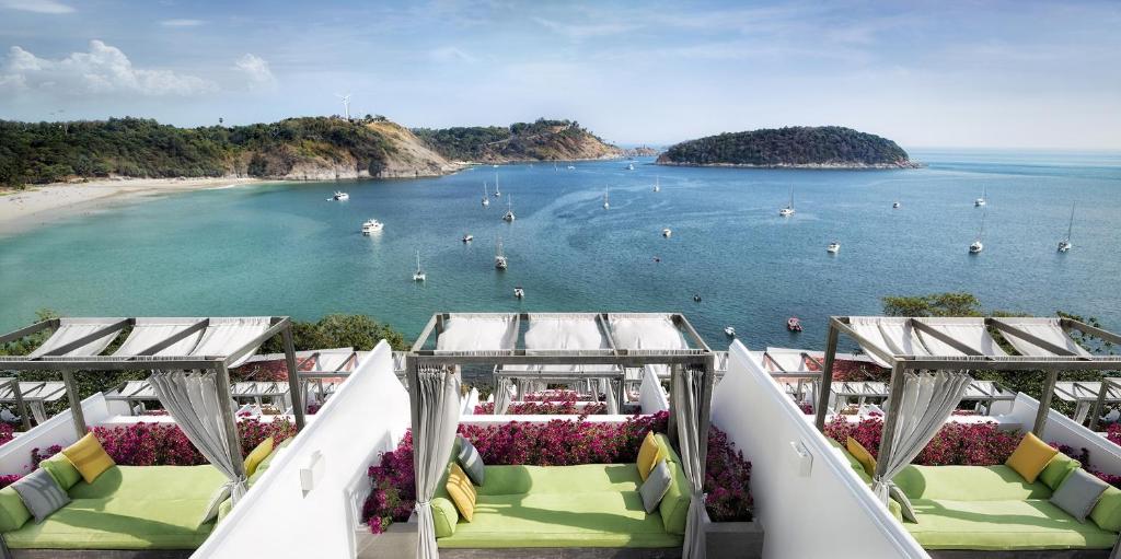 Ocean-view infinity pool at Phuket honeymoon resort