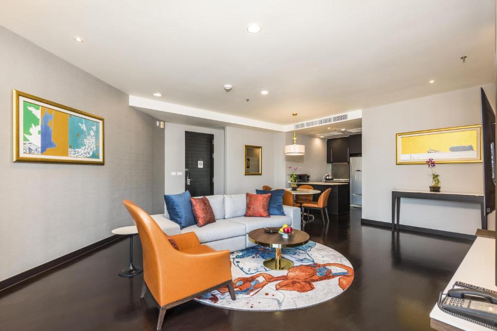 Family enjoying hotel pool in Bangkok