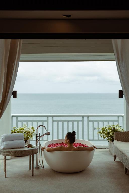Ocean-view infinity pool at Phuket honeymoon resort