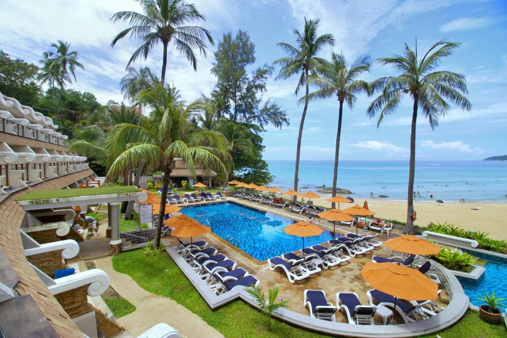 Couple enjoying beachfront dinner in Phuket