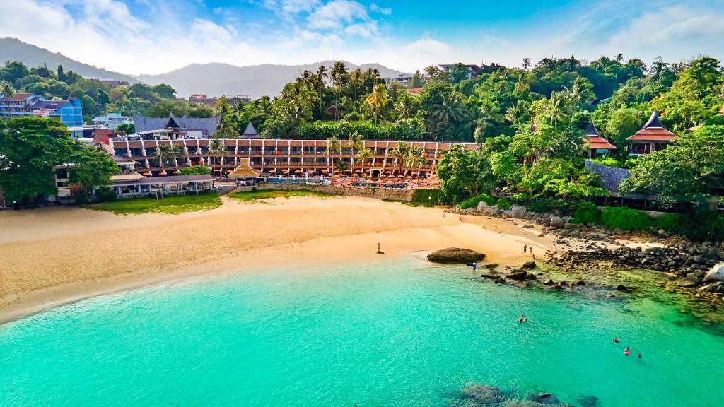 Couple enjoying beachfront dinner in Phuket